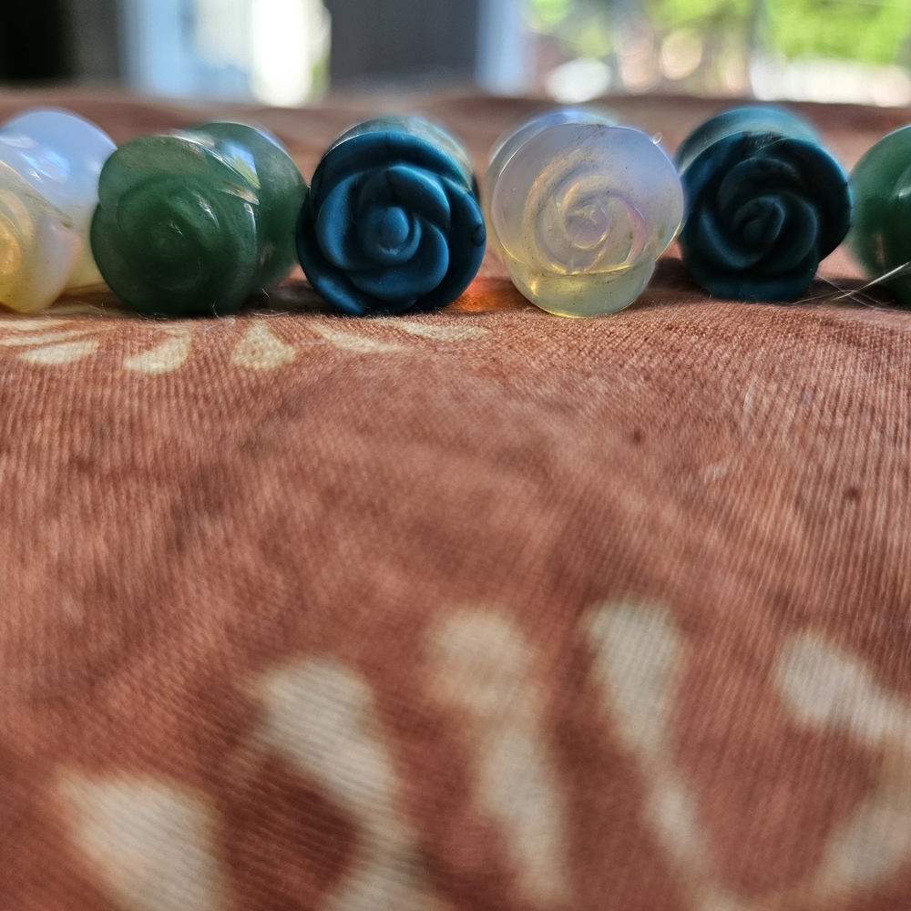 Elegant Imitation Precious Stone Rose Carved Ear Plugs